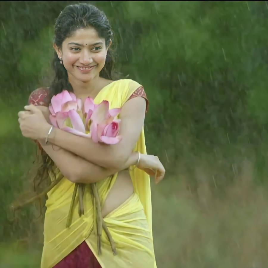 Sai Pallavi Holding Tulip Flowers Wallpaper