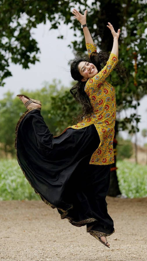 Sai Pallavi Jump Shot Wallpaper