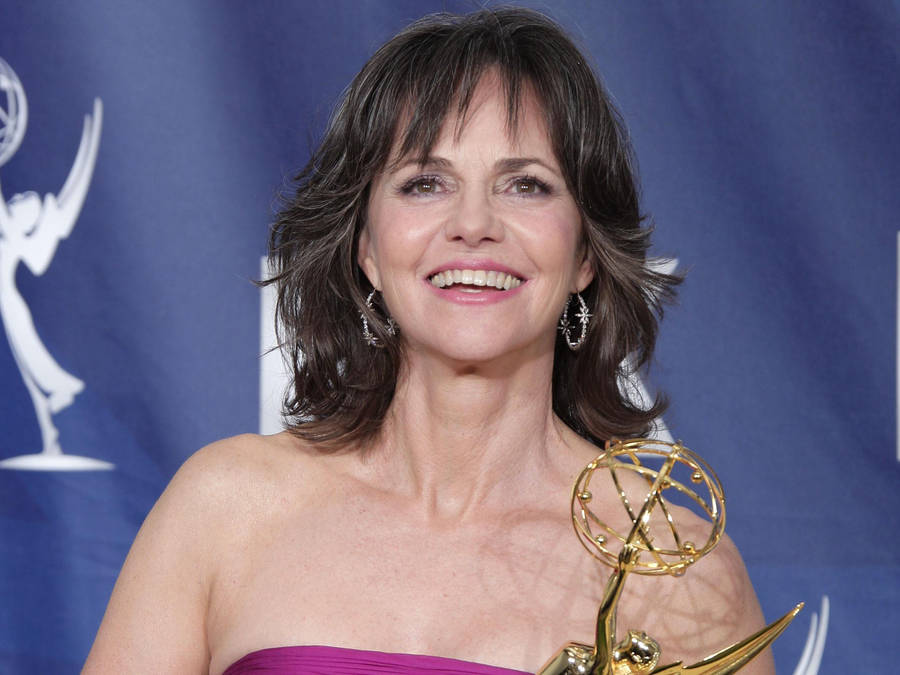 Sally Field At The 2007 Emmy Award Wallpaper