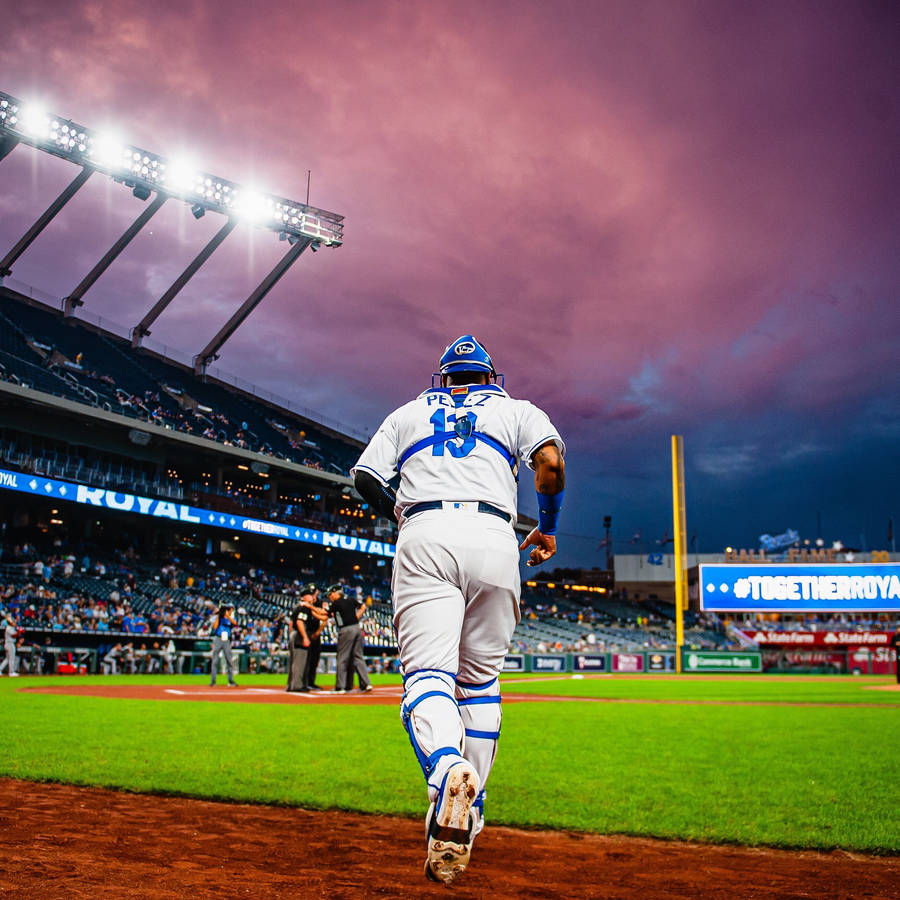 Salvador Perez Heading Out Wallpaper