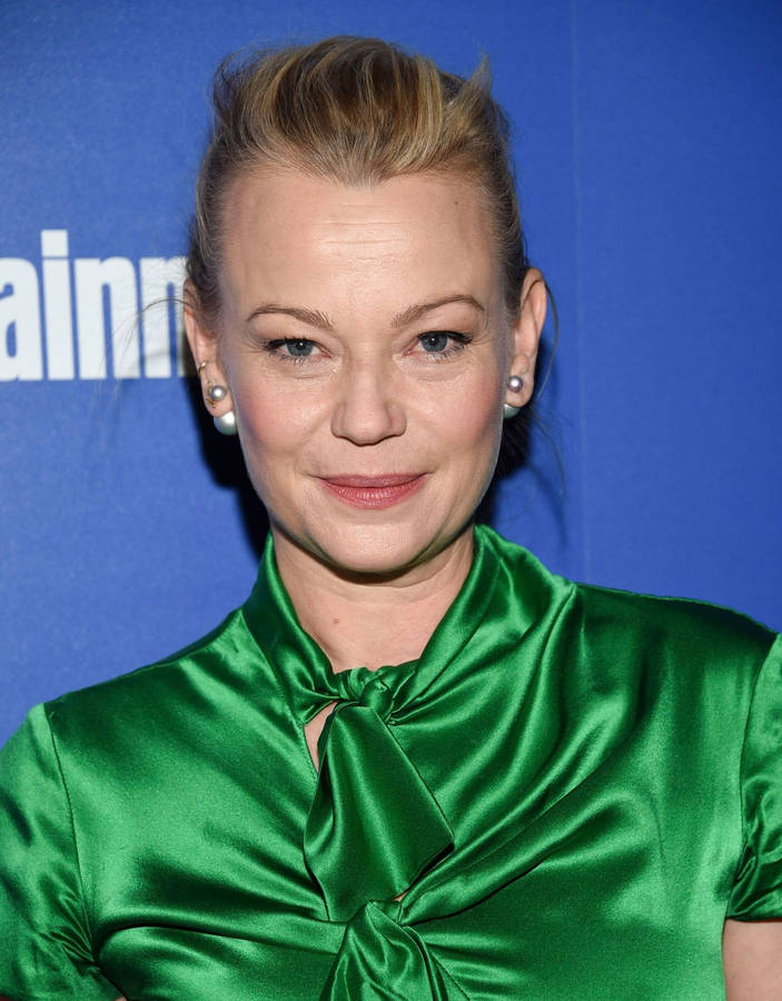 Samantha Mathis Green Satin Dress Wallpaper