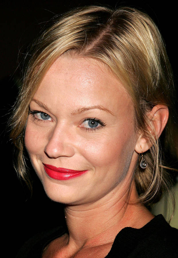 Samantha Mathis Red Lipsticks Wallpaper