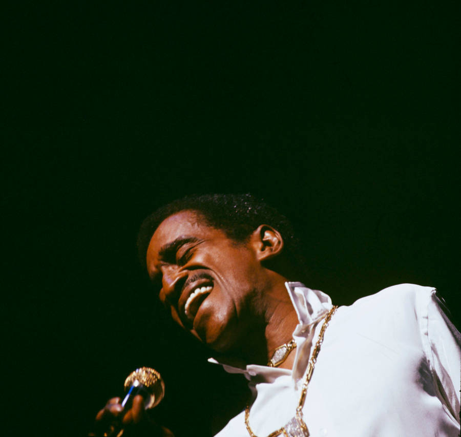 Sammy Davis Jr. Delivering A Memorable Performance At The Palladium In 1976. Wallpaper