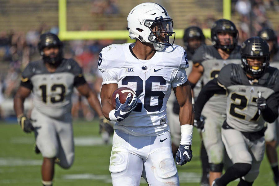 Saquon Barkley On The Field Wallpaper