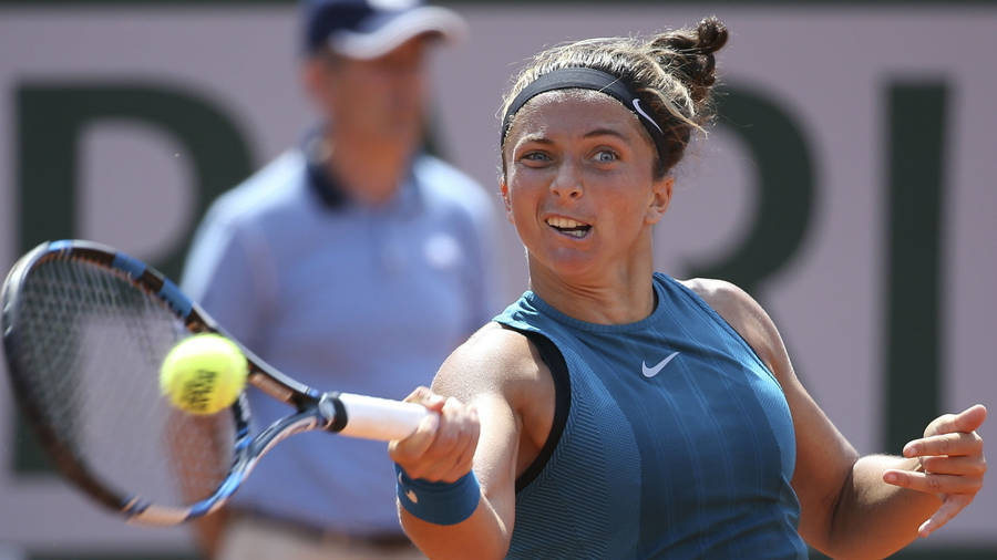 Sara Errani Displaying A Funny Facial Expression On Court Wallpaper