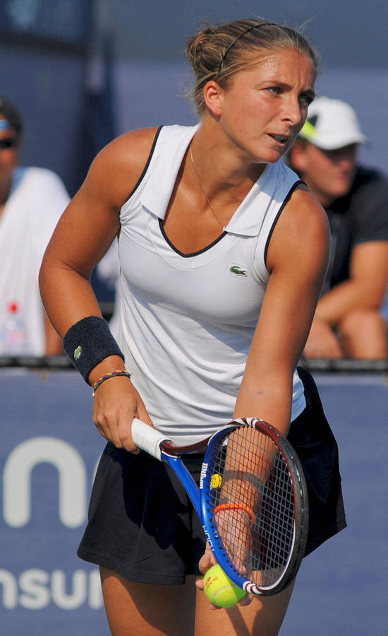 Sara Errani Prepared For A Powerful Serve Wallpaper