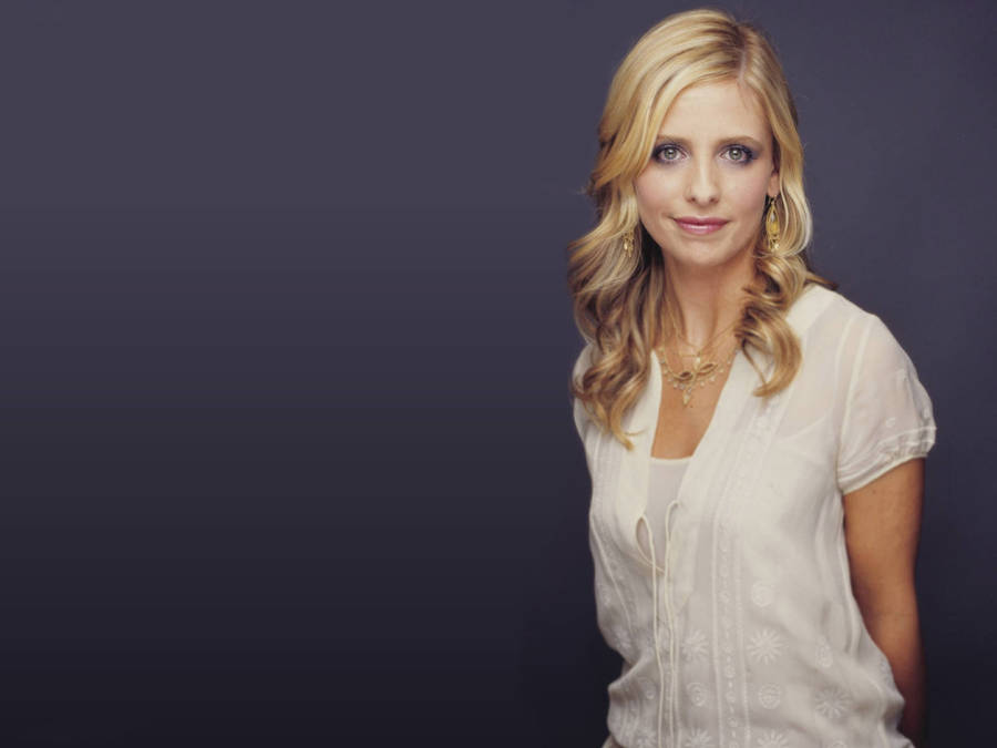 Sarah Michelle Gellar Famous Movie Actress Wallpaper