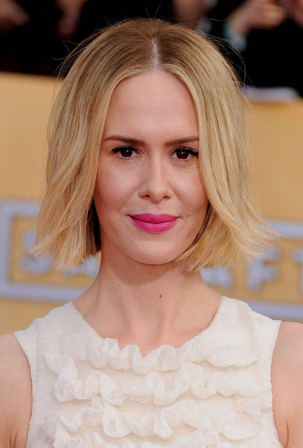 Sarah Paulson In White Top Wallpaper