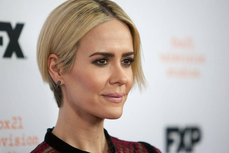 Sarah Paulson Short Blonde Hair Wallpaper