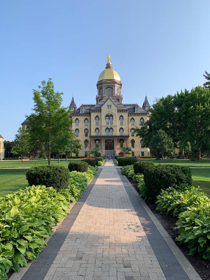 Scenic Pathway At The University Of Notre Dame Wallpaper