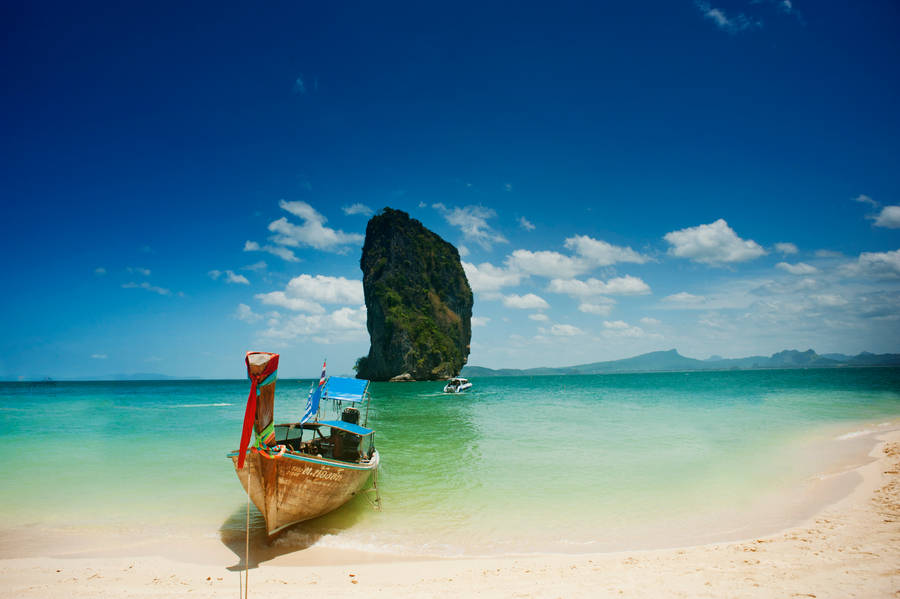 Scenic View Of Boat Moored On Pattaya Beach Wallpaper