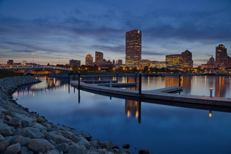 Scenic View Of Lake Near Downtown Milwaukee Wallpaper