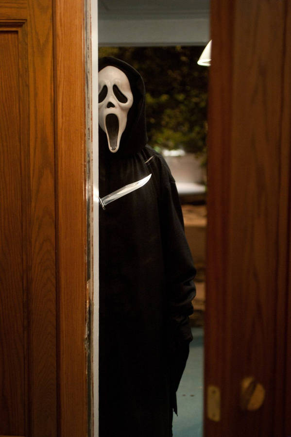 Scream Ghostface Behind Door Wallpaper