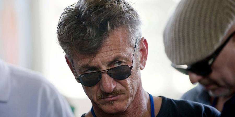 Sean Penn Wearing Shades Wallpaper