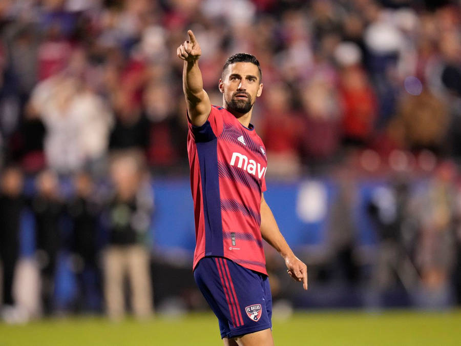 Sebastian Lletget Pointing To The Crowd Wallpaper