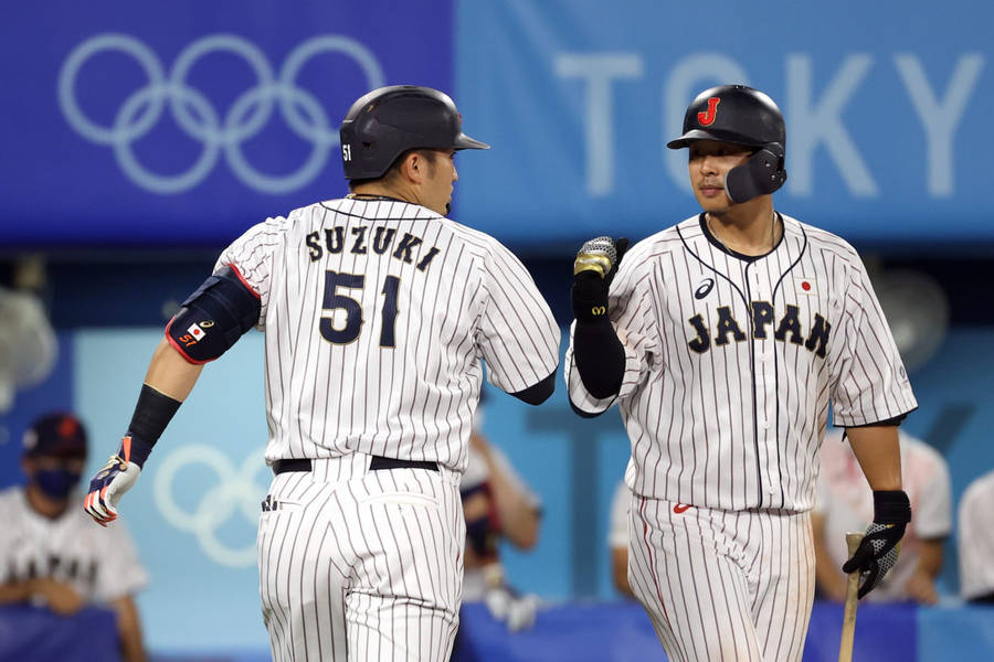 Seiya Suzuki Celebrating Success With A Fist Bump Wallpaper