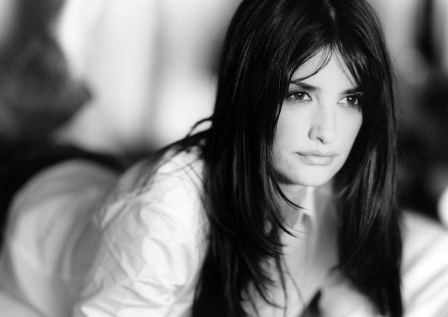 Serious Monochrome Penelope Cruz 4k Portrait Wallpaper