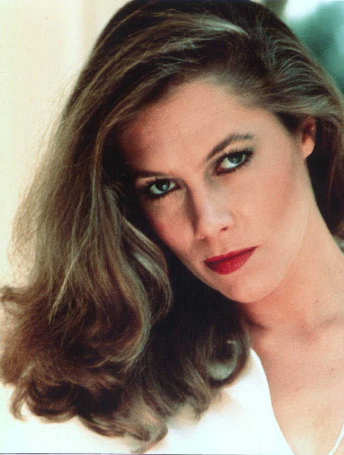 Sexy Actress Kathleen Turner Wallpaper