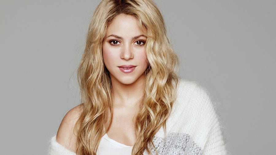 Shakira Wool Sweater Wallpaper