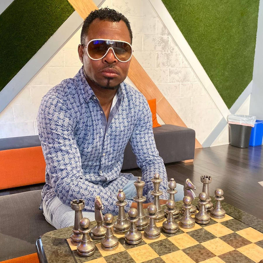 Shane Mosley Playing Chess Wallpaper