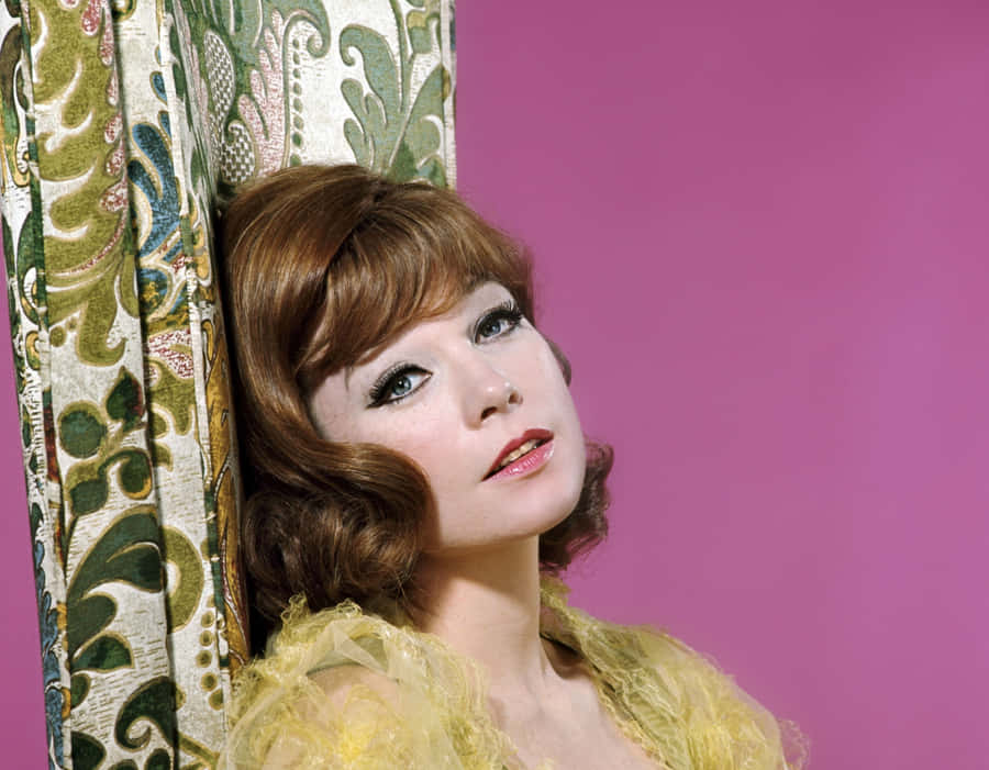 Shirley Maclaine Retro Photo Wallpaper