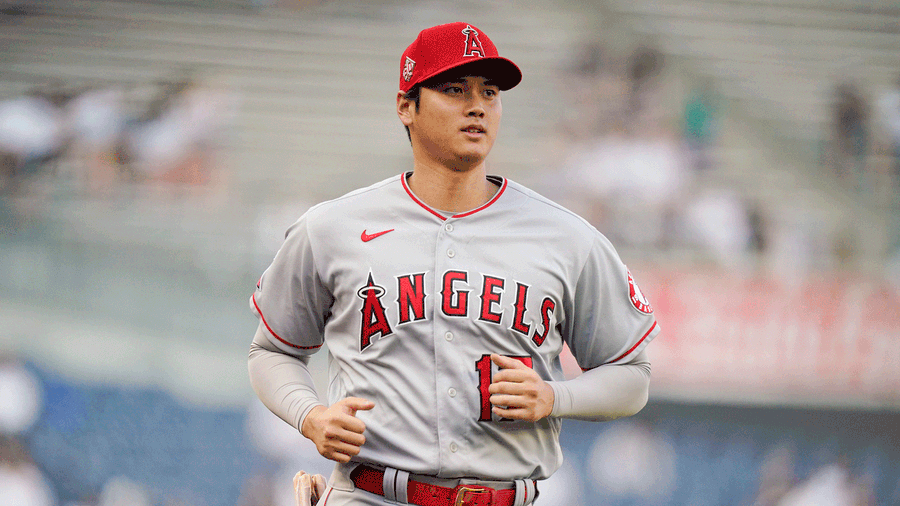 Shohei Ohtani Jogging In The Field Wallpaper