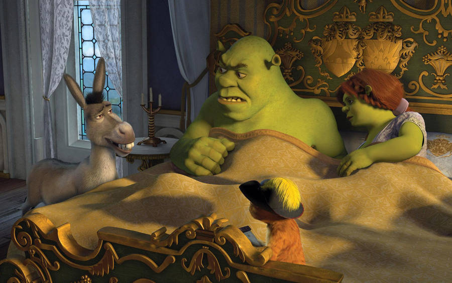 Shrek The Third On Bed With Fiona Wallpaper