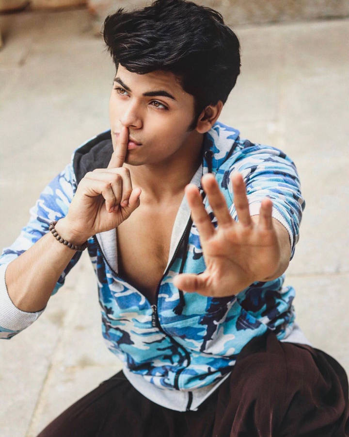 Siddharth Nigam Quiet Gesture Wallpaper