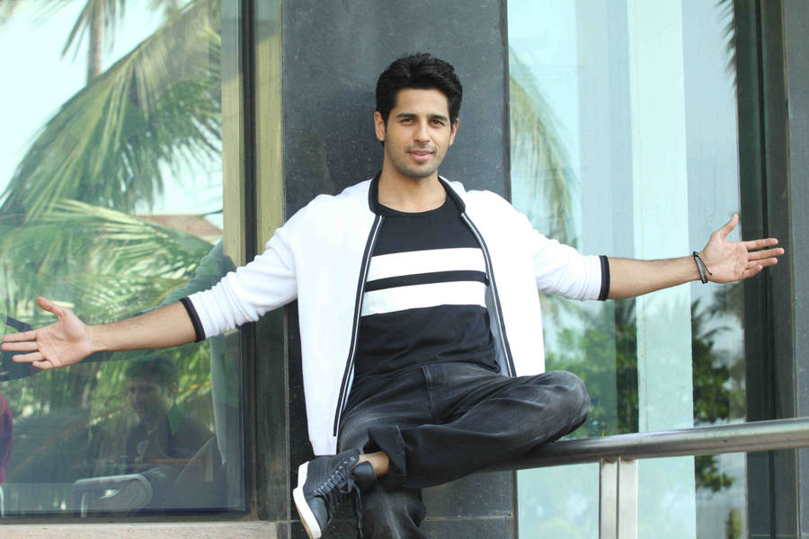 Sidharth Malhotra In A White Cardigan Wallpaper