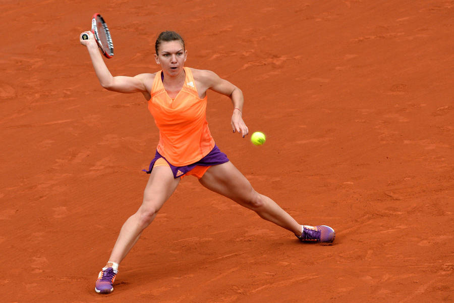 Simona Halep Serious Tenning Game Wallpaper