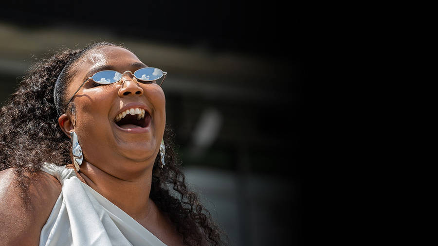 Singer Lizzo Performing With Uh Marching Band Wallpaper