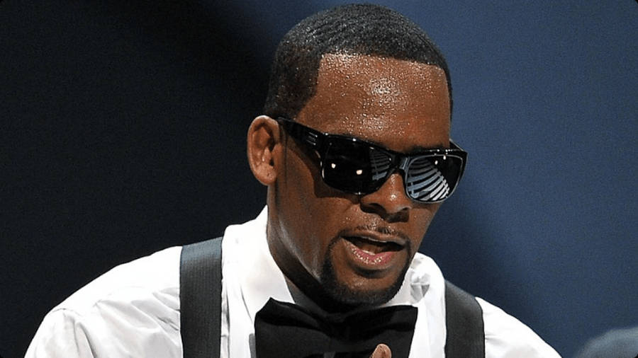 Singer R Kelly With Black Sunglasses Wallpaper