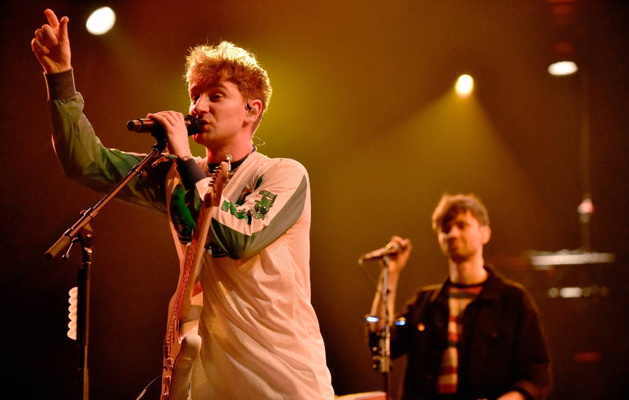 Singing Glass Animals Band Wallpaper