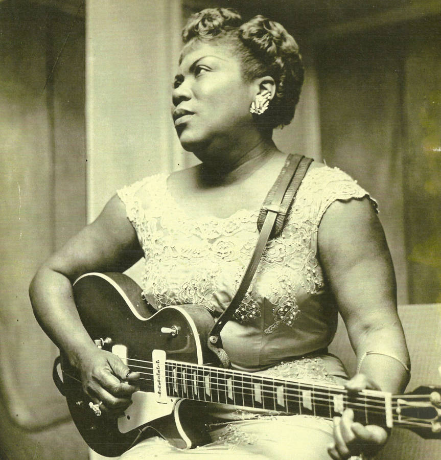 Sister Rosetta Tharpe Candid Playing Guitar Photo Wallpaper