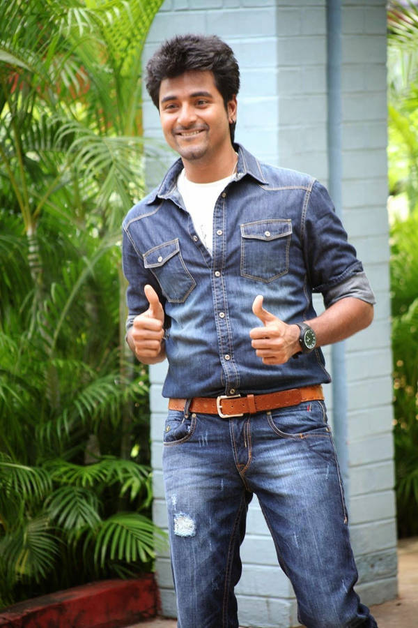 Sivakarthikeyan Donning A Stylish Denim Outfit Wallpaper