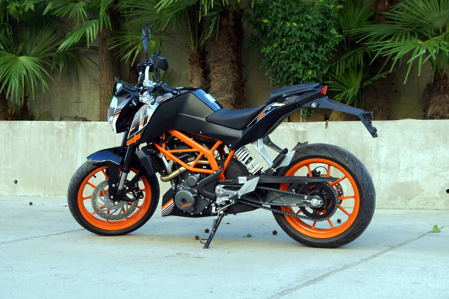 Sleek Black Duke 390 Ktm Bike Parked Wallpaper