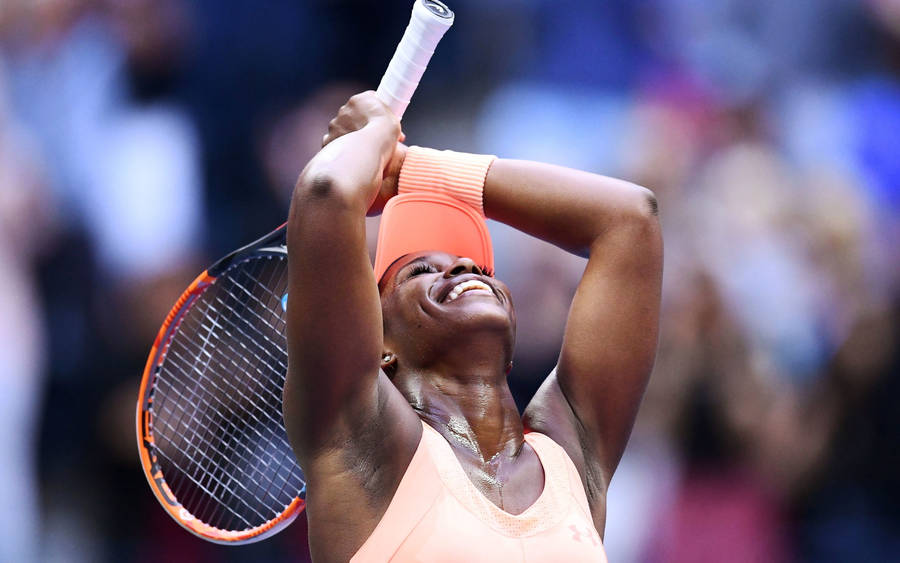 Sloane Stephens Looking Up Happily Wallpaper