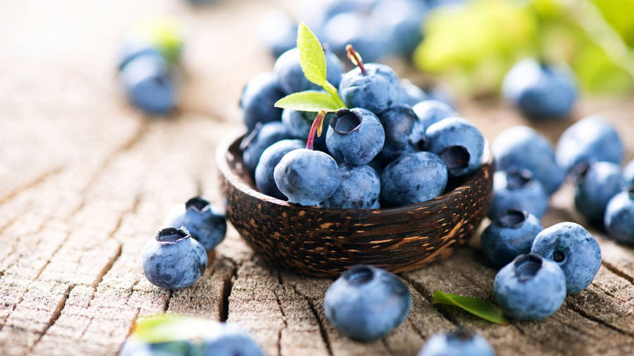 Small Basket Of Blueberries On A Plank Wallpaper