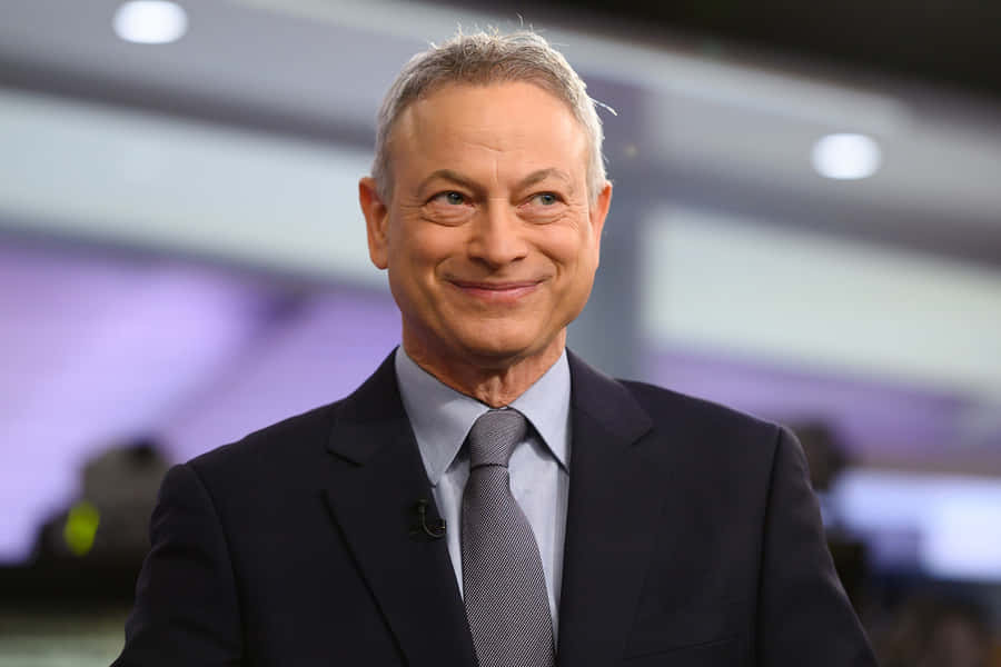 Smiling Manin Suitat Event Wallpaper