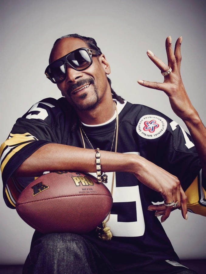 Snoop Dogg With A Football Wallpaper