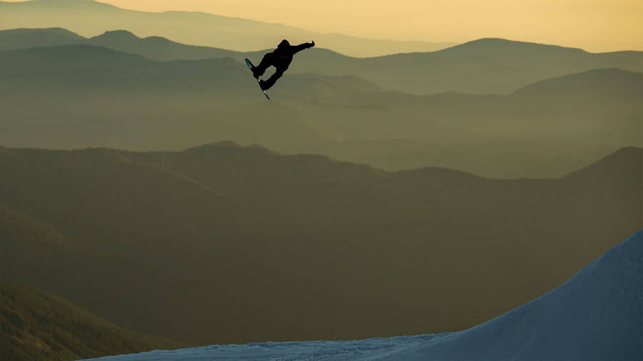 Snowboarding On Horizon Wallpaper