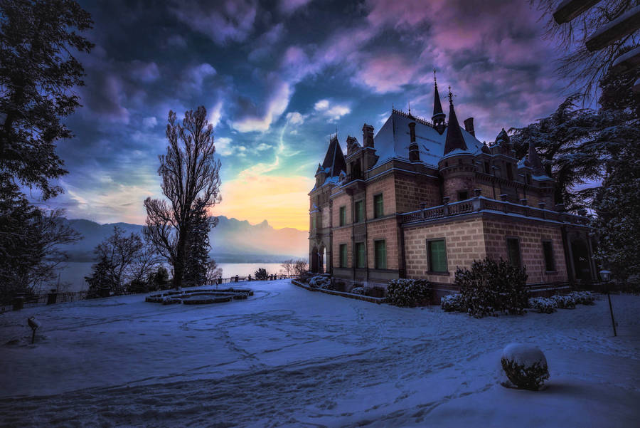 Snowy Hunegg Castle Switzerland Wallpaper