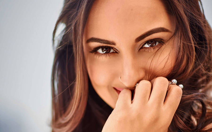 Sonakshi Sinha On Sexy Model Vibe Wallpaper