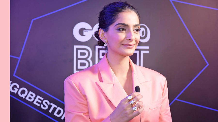 Sonam Kapoor Gq Best Dressed Awards Wallpaper