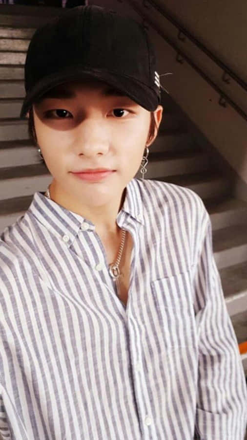 South Korean Rapper Hyunjin Black Ball Cap Selfie Wallpaper