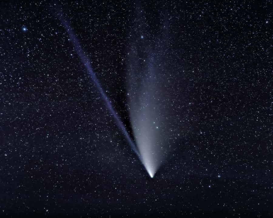 Spectacular Comet In Night Sky Wallpaper