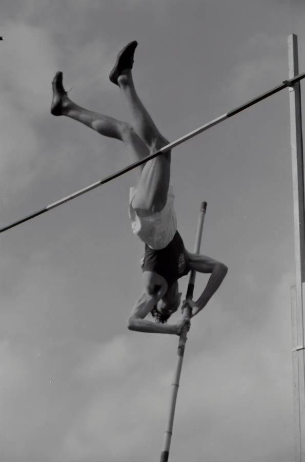 Sport Pole Vault Athlete Wallpaper