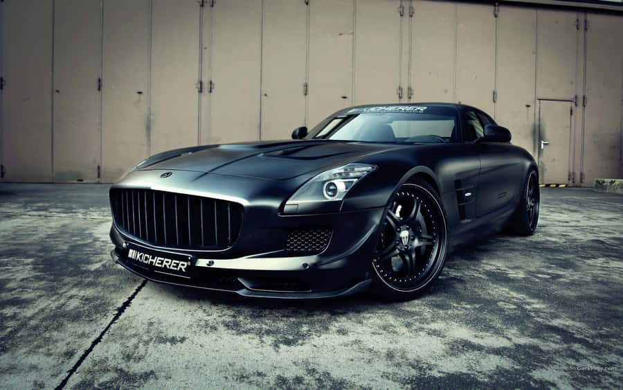 Sporty Chic - The Mercedes-black Sportscar Wallpaper
