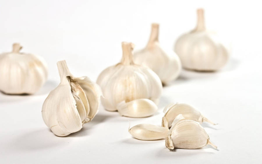 Standing Garlic Vegetable Herb With Cloves Wallpaper