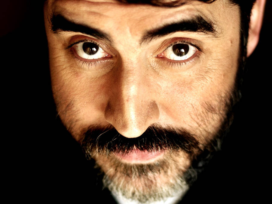 Star Actor Alfred Molina Wallpaper